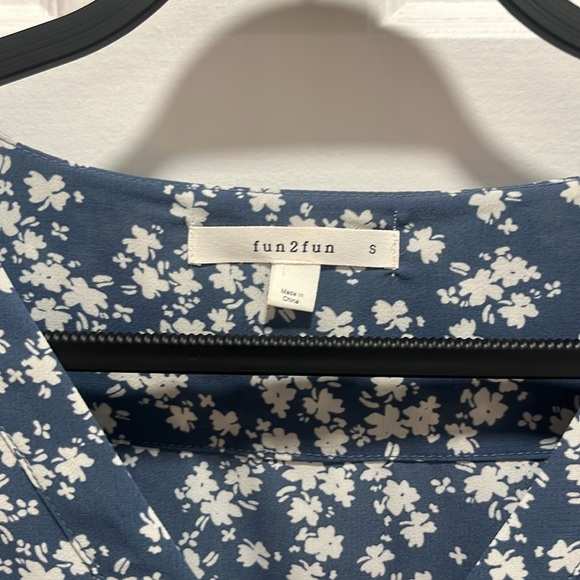 Blouse Never Worn. - Picture 2 of 4